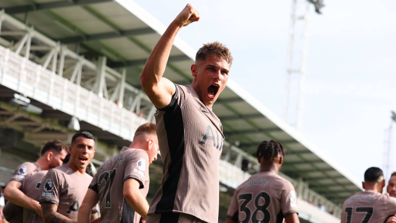 1600x900 Micky van de Ven gives big update on chances of return to Tottenham starting XI at Man Utd