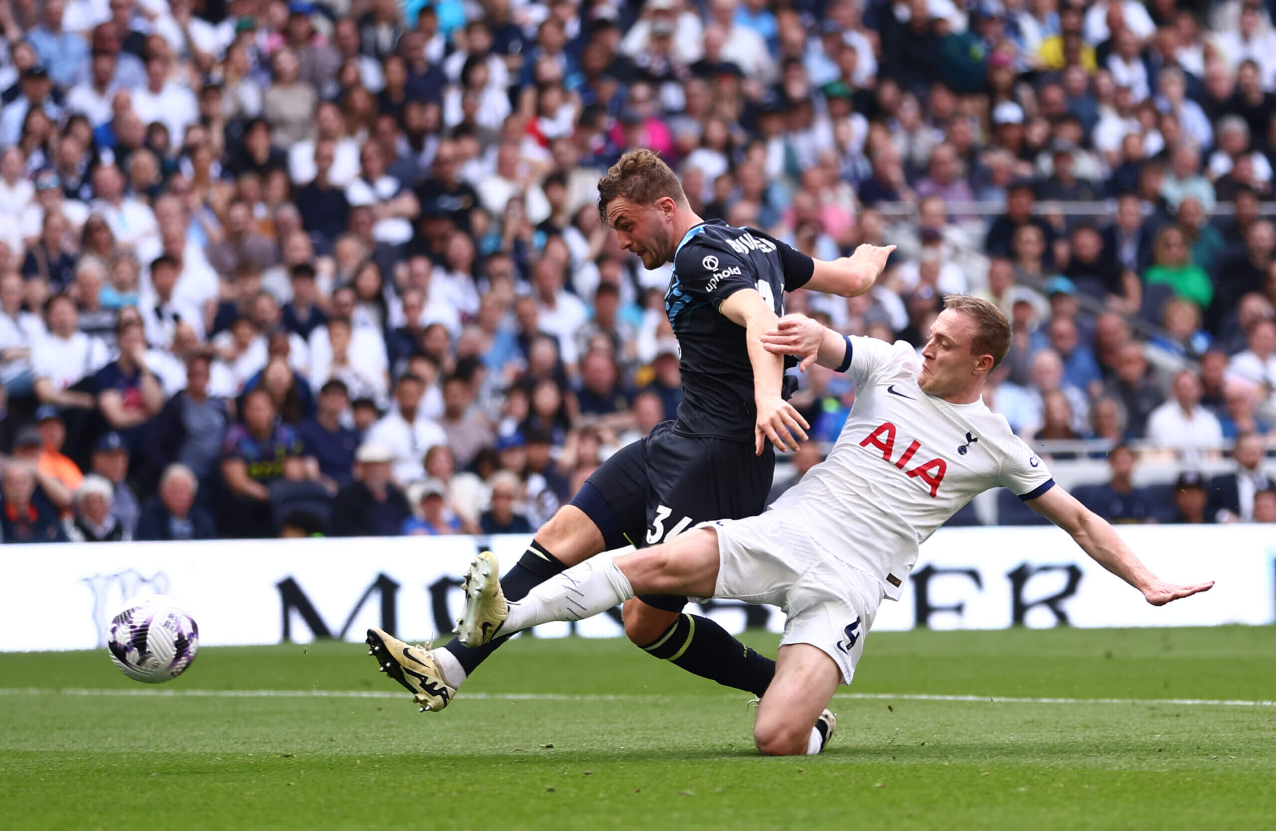 2560x1668 Micky van de Ven can do everything at Tottenham