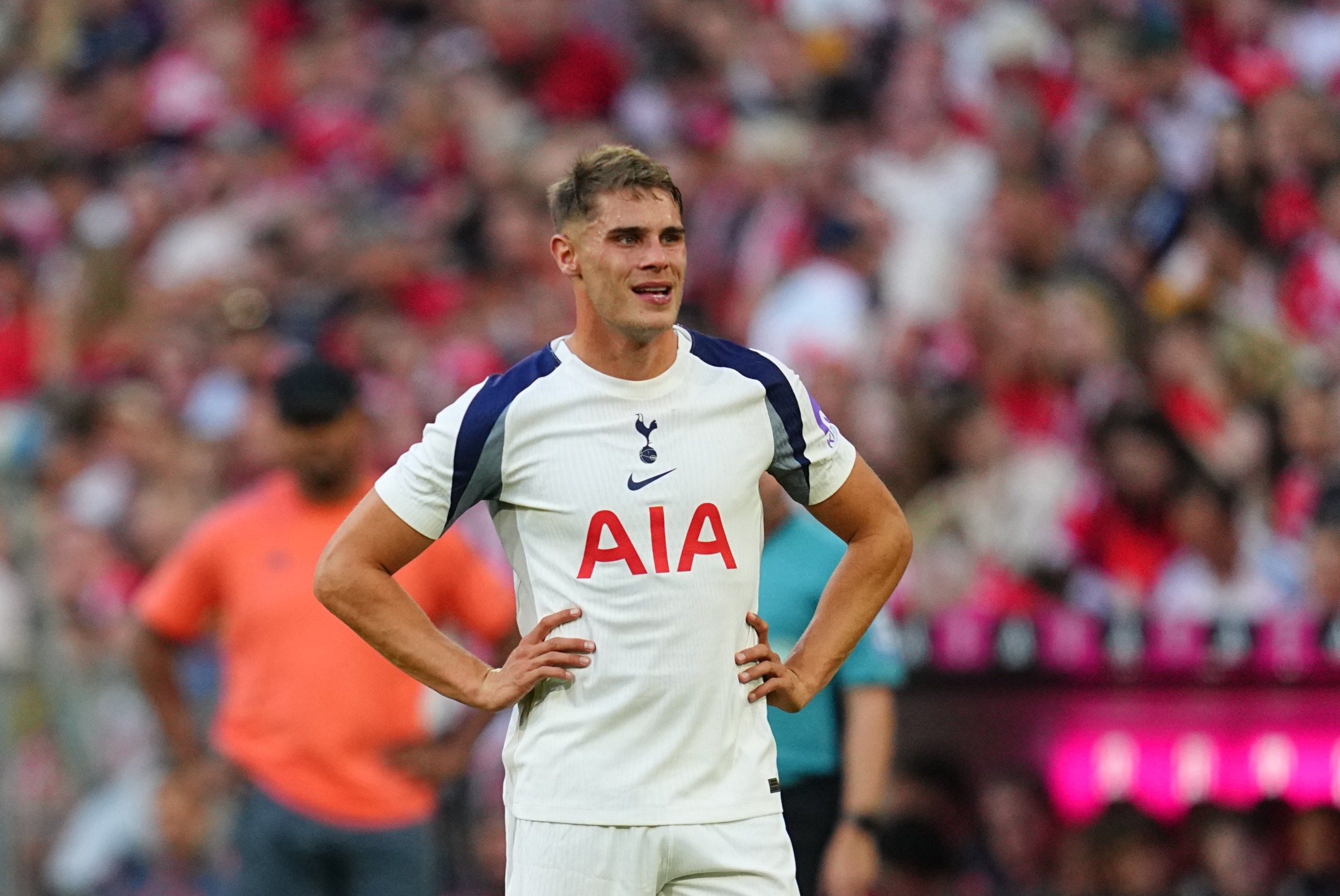 2400x1605 Micky van de Ven emerges as Barcelona target with defender keen to leave Tottenham