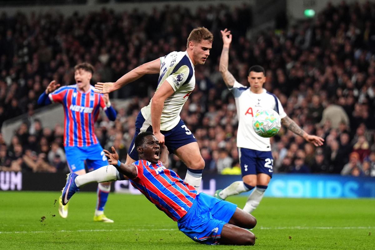 1200x800 Micky van de Ven red card costly as Tottenham slip to fifth successive defeat