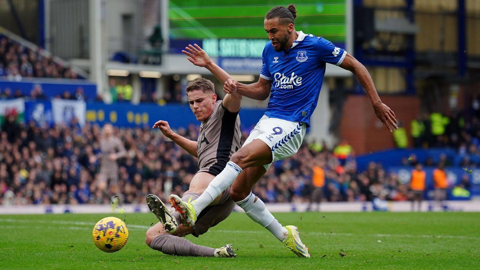 1600x900 Van De Ven Thrills, Everton Scrap And Spurs Trip Late Yet Again As Centre Halves Take Centre Stage