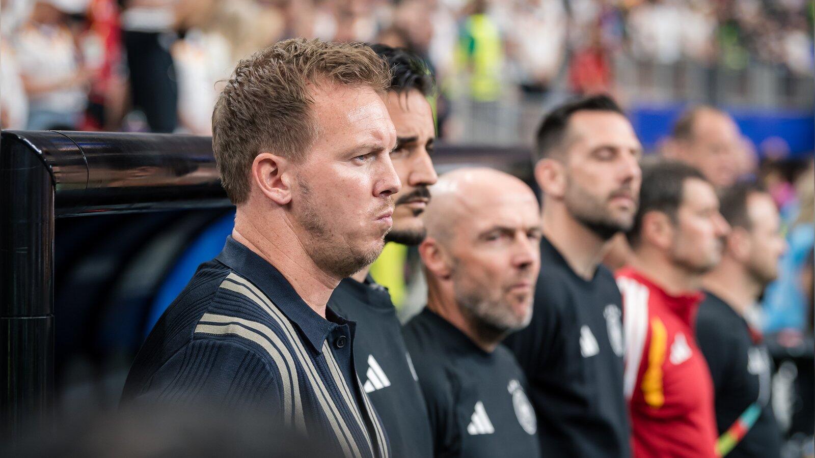 1600x900 Drei Outfits: Darum Zog Sich Julian Nagelsmann Beim WM Spiel Um