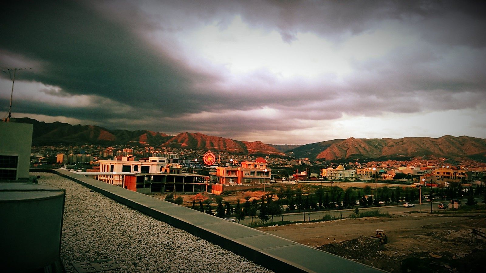 1600x900 duhok city