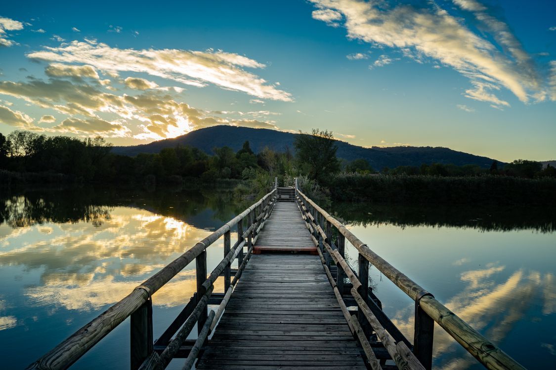 1125x750 Wooden Footbridge on Lake at Sunset · Free