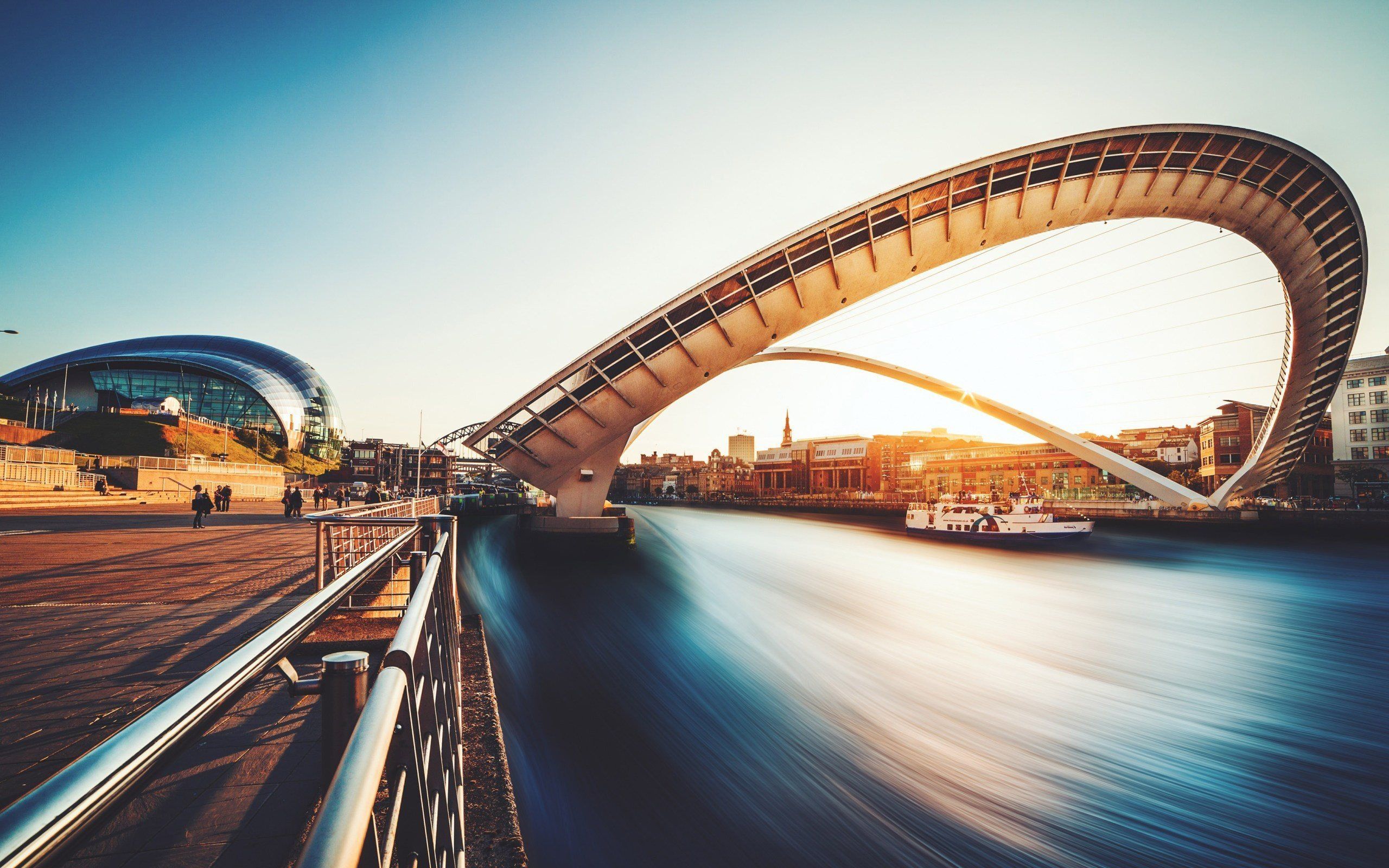 2560x1600 Footbridge Wallpaper