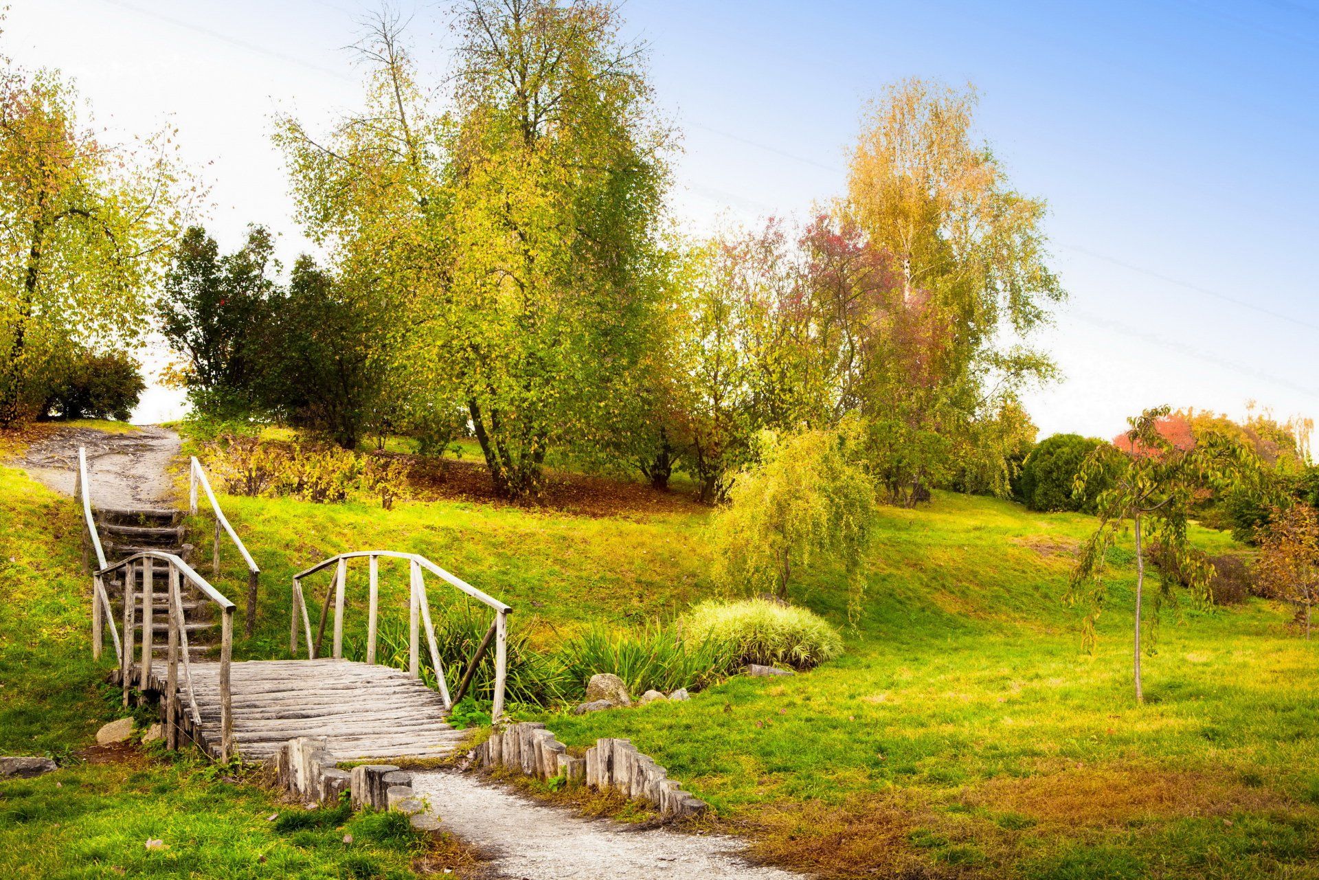 1920x1281 Sunlit Rustic Footbridge