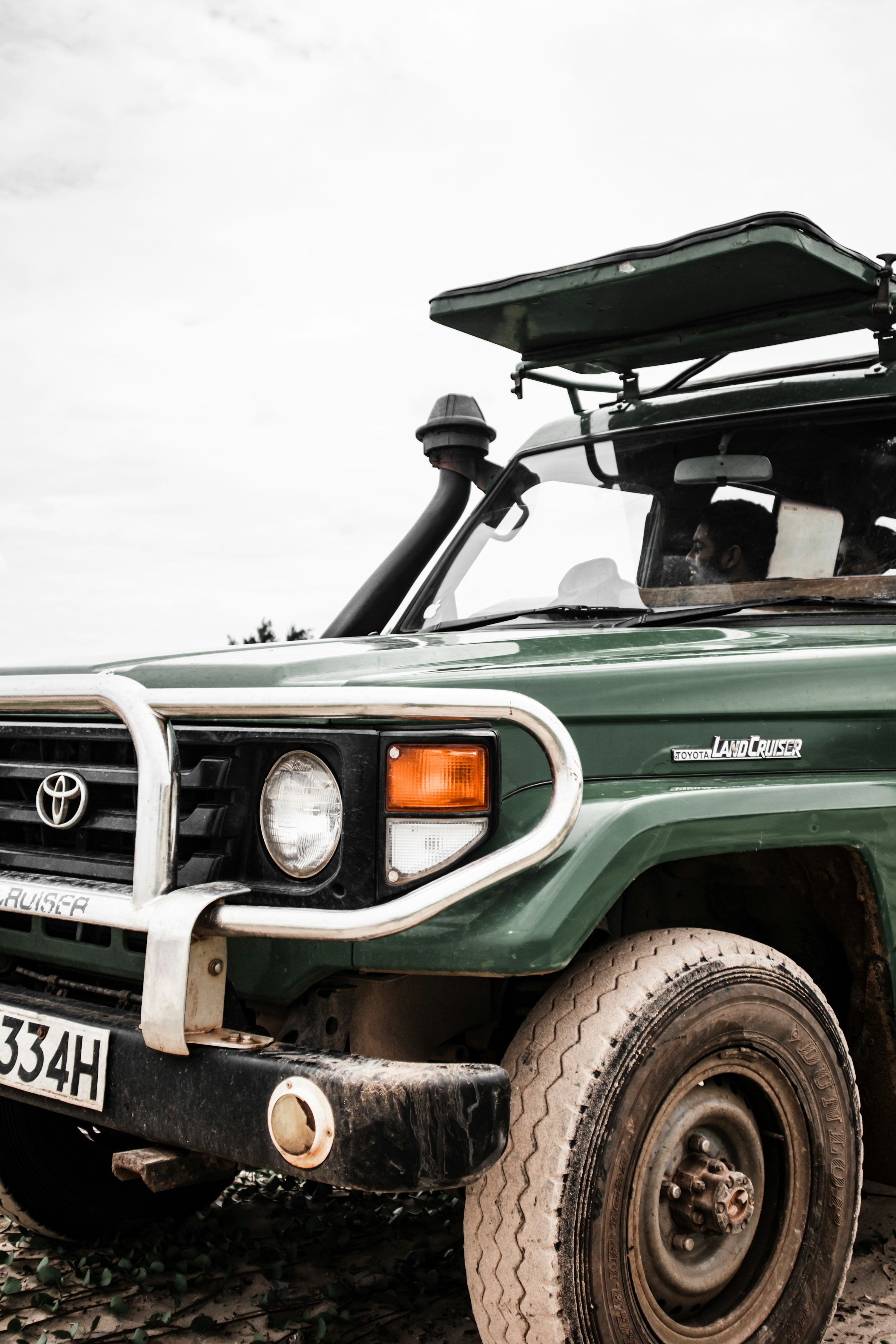 3000x4500 Green and black jeep wrangler photo