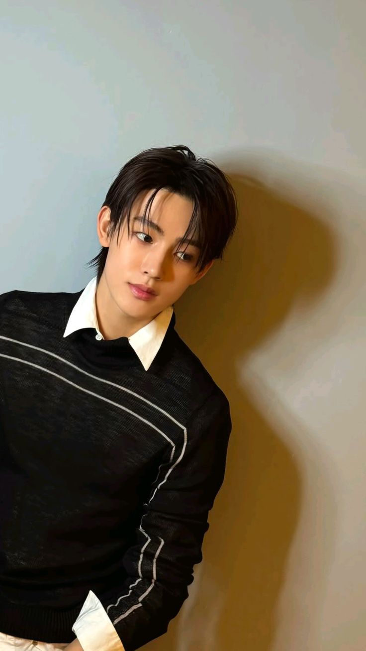 736x1308 Wallpaper Seonghyeon Cortis