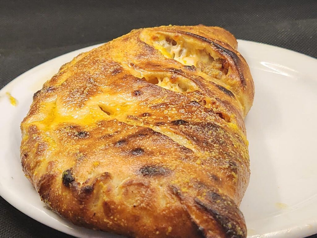1024x768 Pizza Calzone