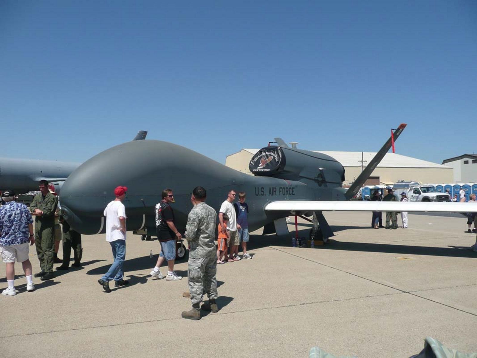 1600x1200 Northrop Grumman RQ 4 Global Hawk & Video
