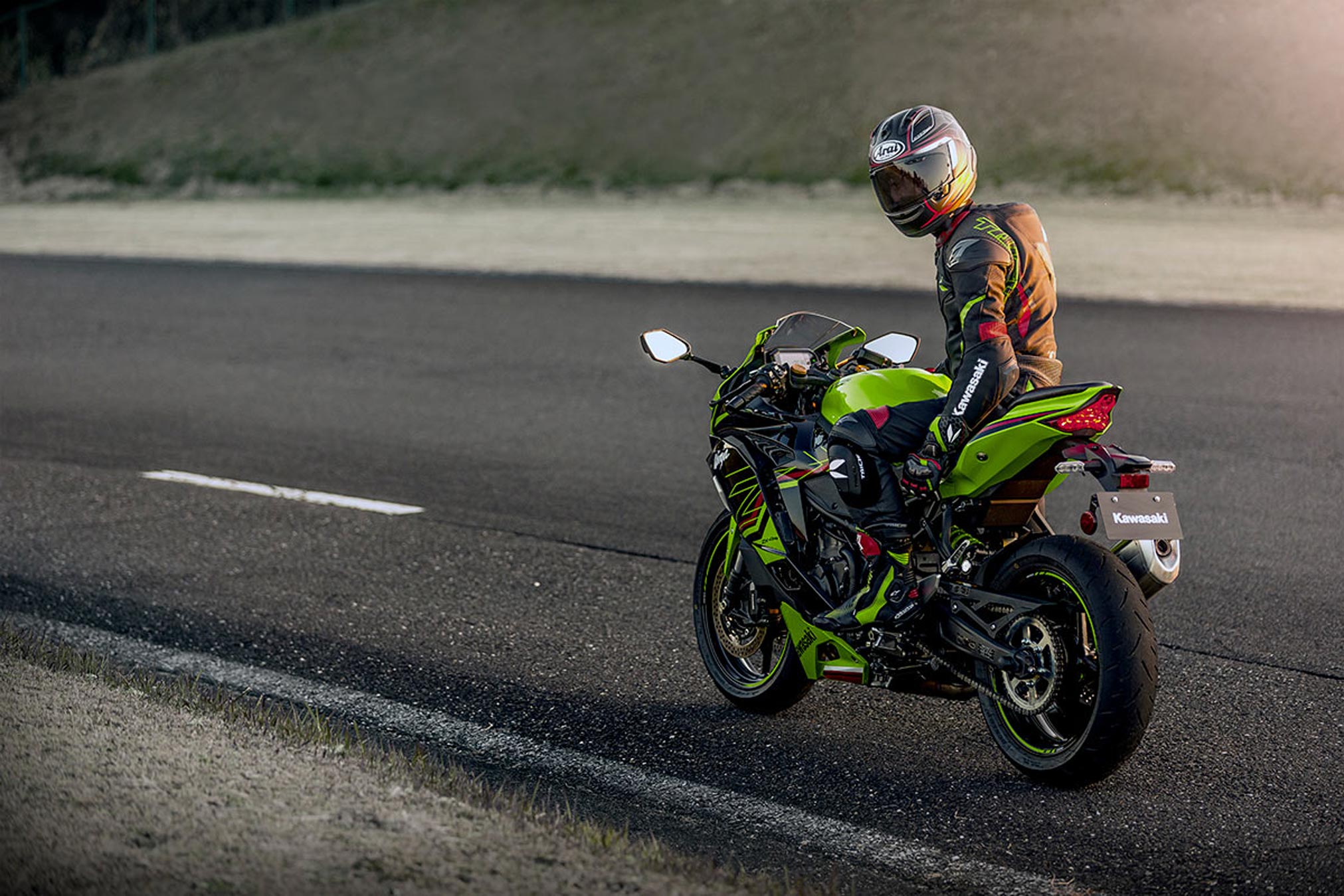 2023x1349 Kawasaki Ninja ZX 4RR Guide