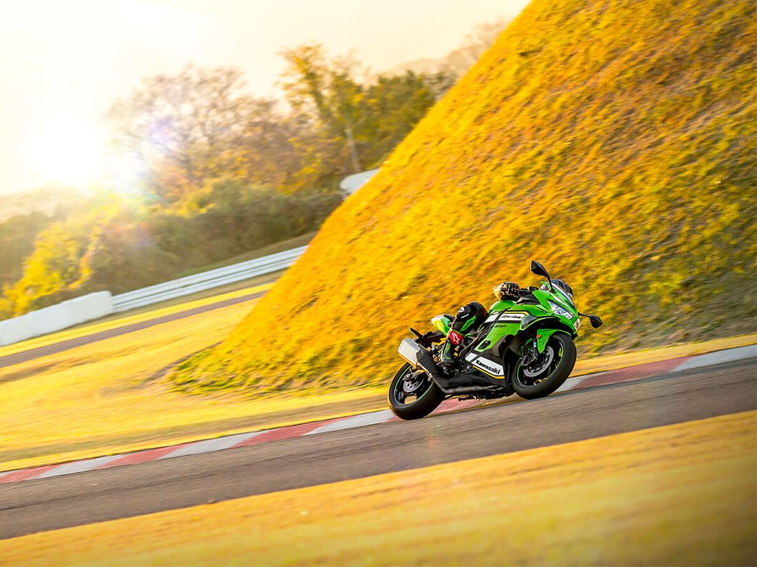 1067x800 New 2025 Kawasaki Ninja® ZX™-4RR KRT Edition ABS, Vincentown NJ. Specs, Price, Photo. Lime Green / Ebony / Pearl Blizzard White