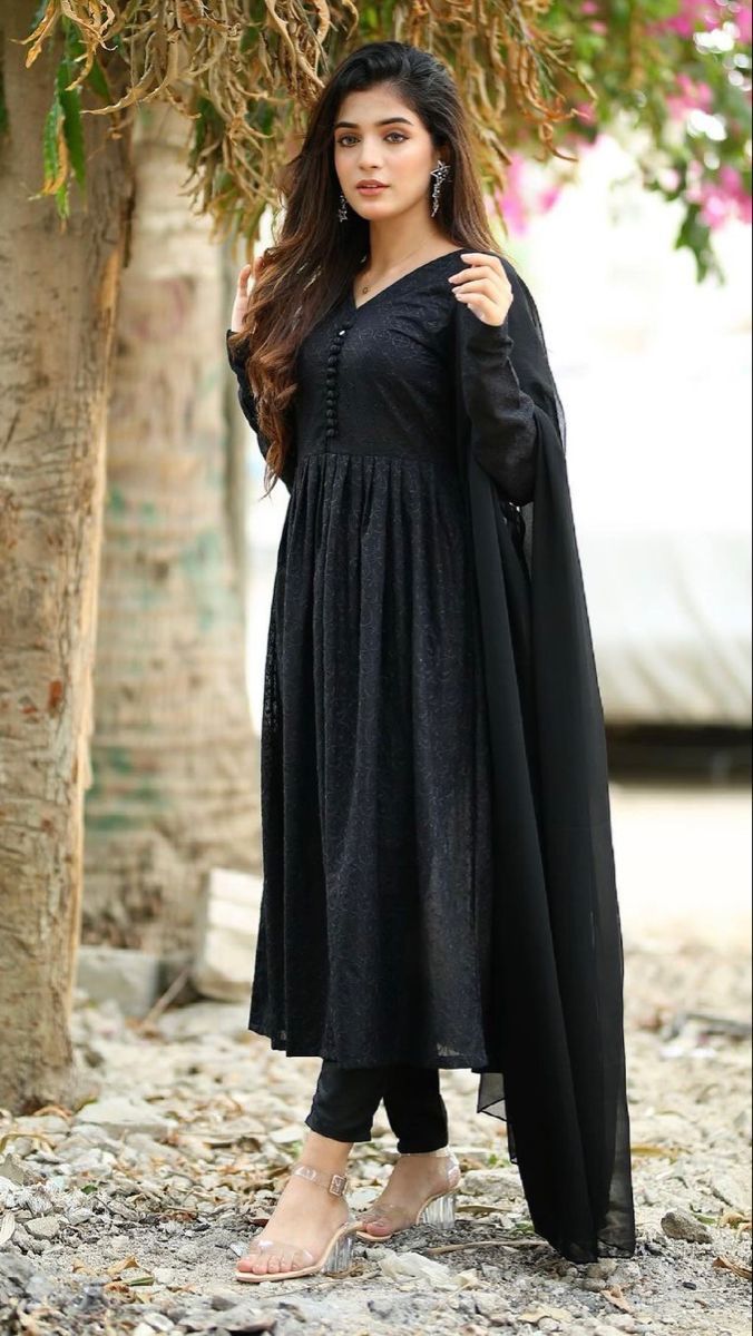 676x1200 Laiba Khan