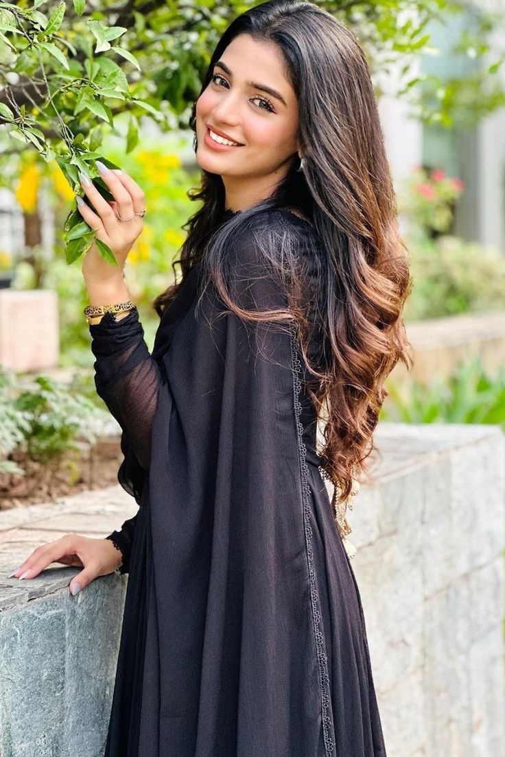 736x1104 Laiba Khan