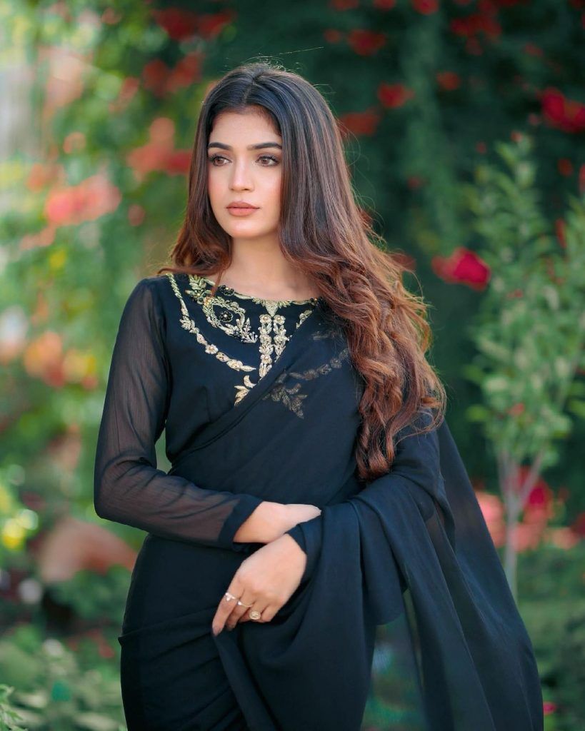 819x1024 Laiba Khan Wallpaper