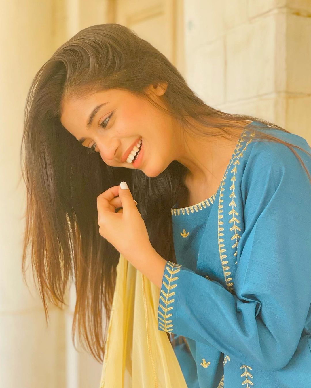 1080x1349 Laiba Khan Wallpaper