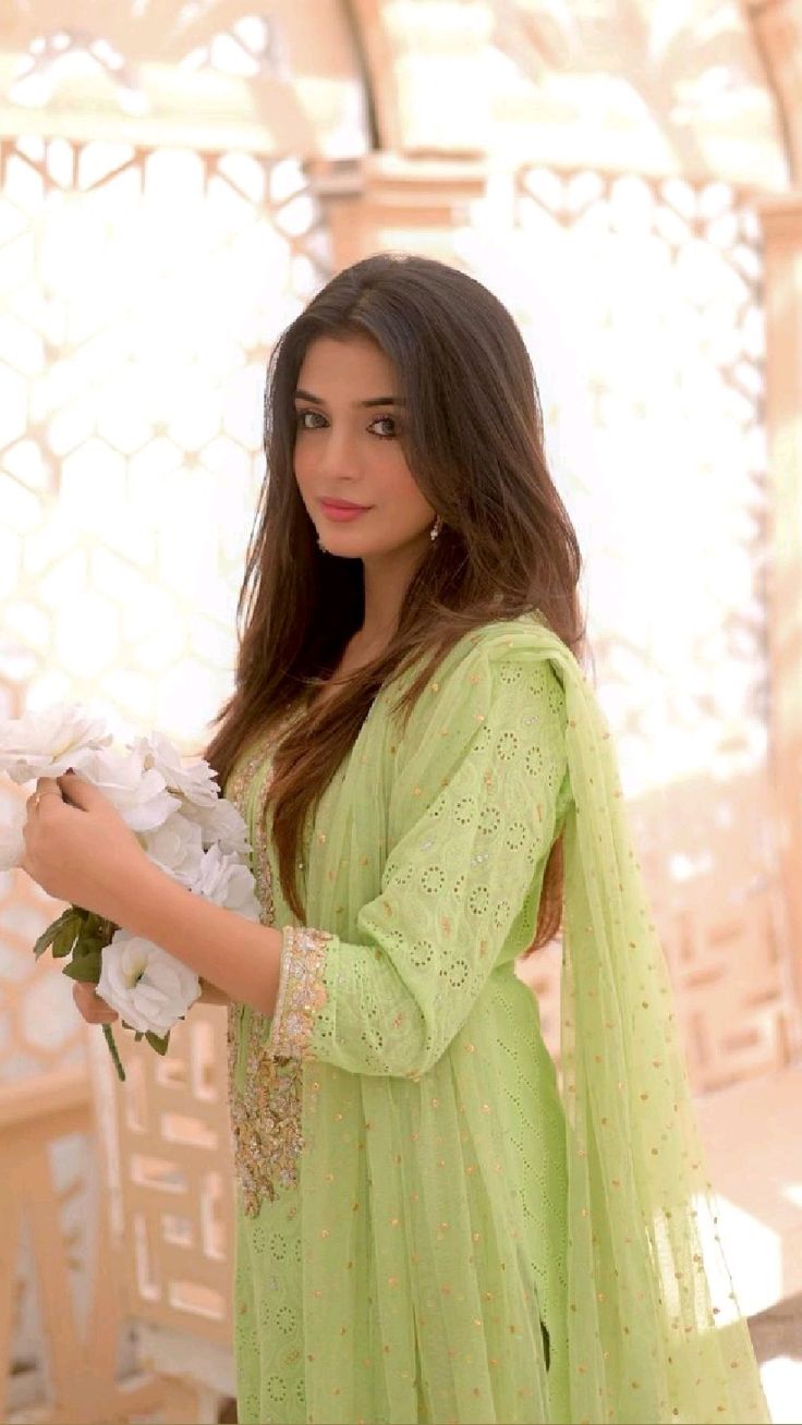 736x1308 Laiba Khan