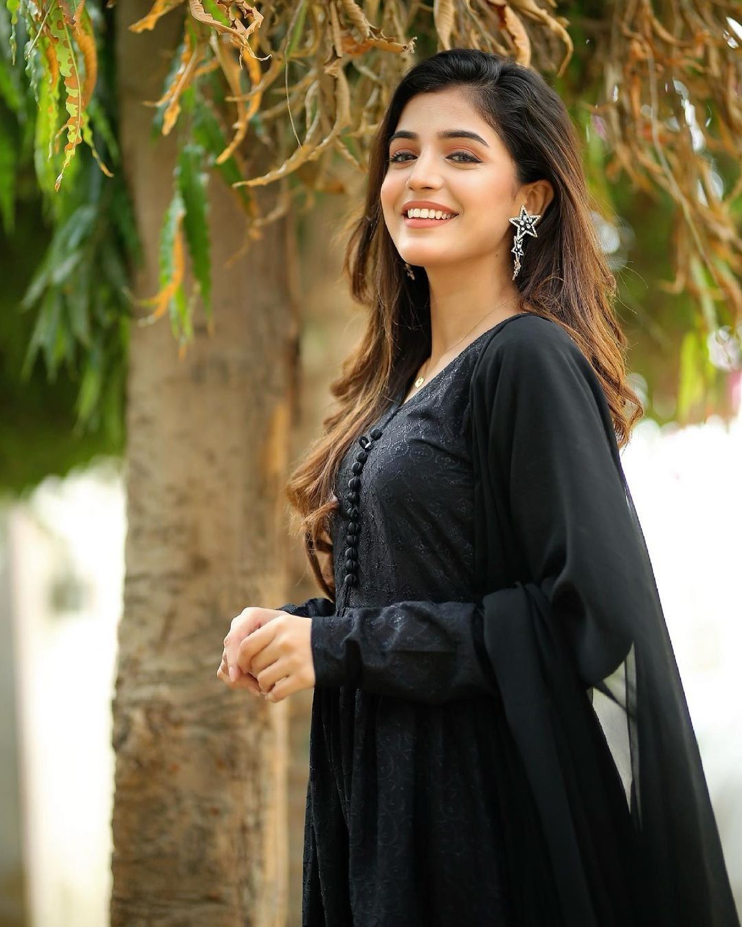 1080x1349 Laiba Khan Wallpaper