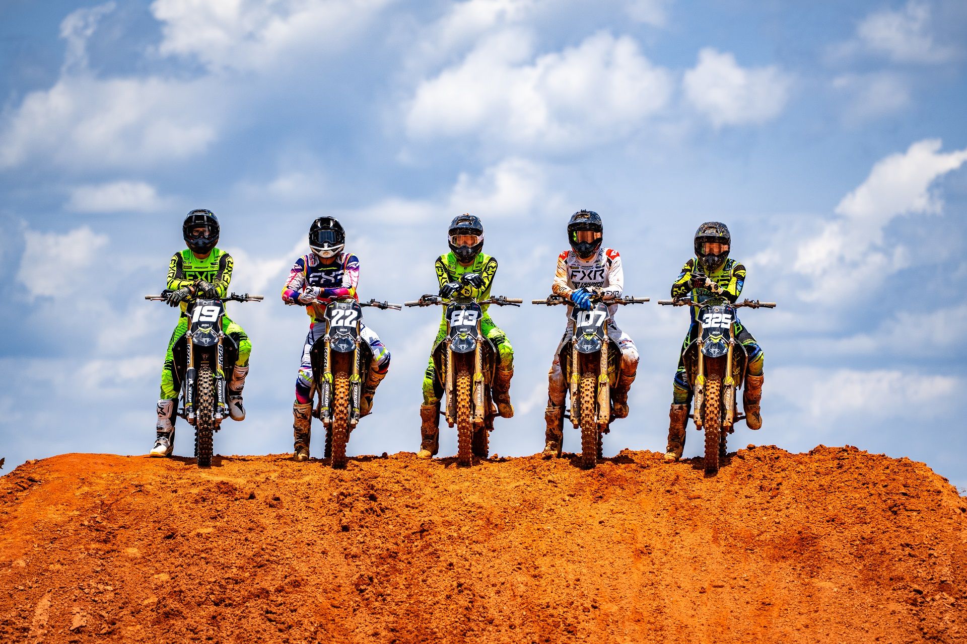 1920x1280 TRIUMPH FACTORY RACING STORMS INTO 250 PRO MOTOCROSS CHAMPIONSHIPS