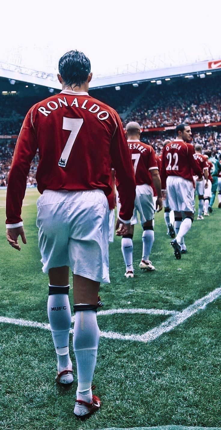 736x1432 Cristiano ronaldo old manchester united. Ronaldo from behind, Ronaldo jr wallpaper, Cristiano ronaldo wallpaper 4k