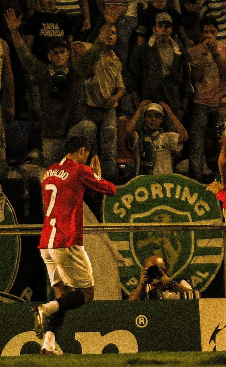 736x1194 Vintage ronaldo wallpaper. Cristiano ronaldo vintage, C ronaldo, Cristano ronaldo
