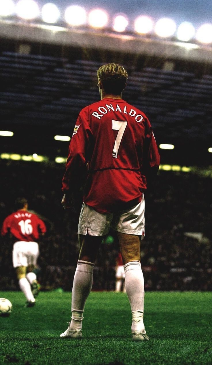 736x1267 Ronaldo Man Utd Wallpaper