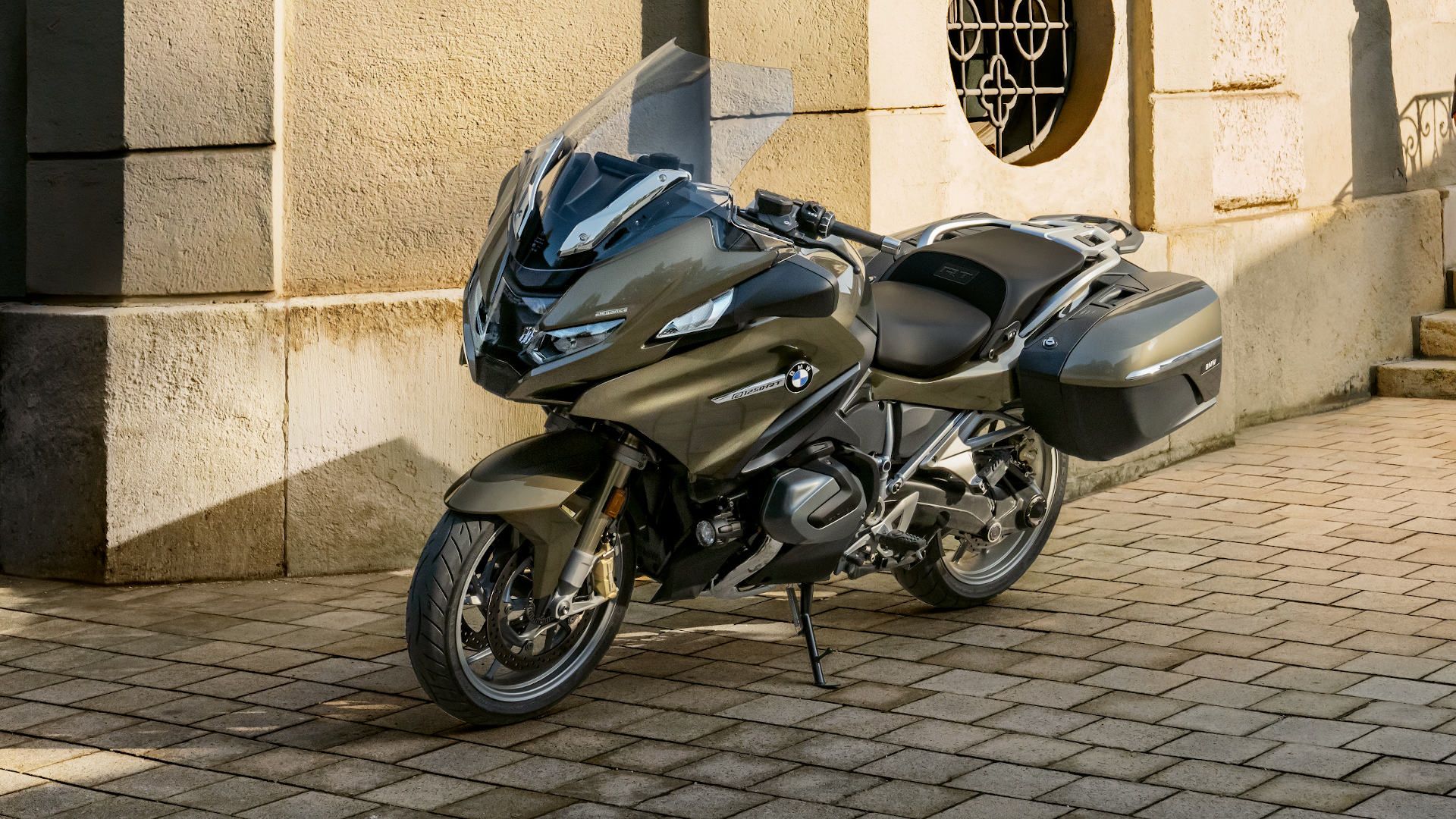 1920x1080 BMW R 1250 RT Wallpaper