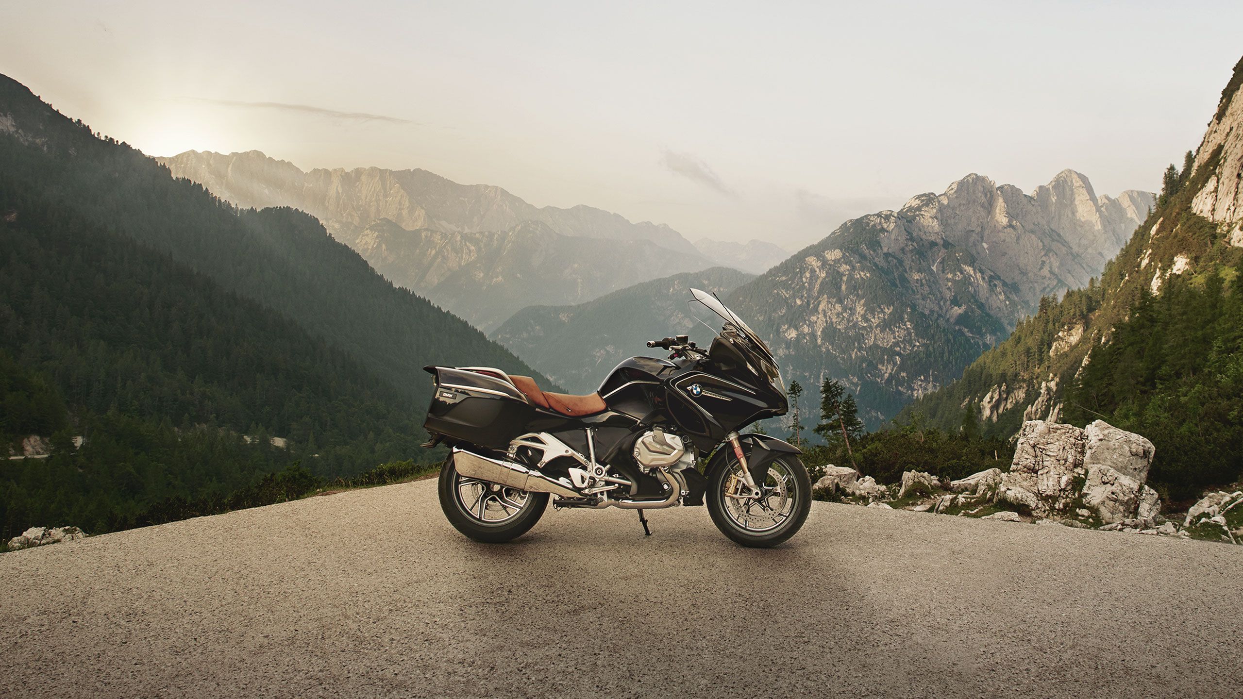 2560x1440 Intermot 2018: BMW R1250RT Revealed Publicly Bike Rider