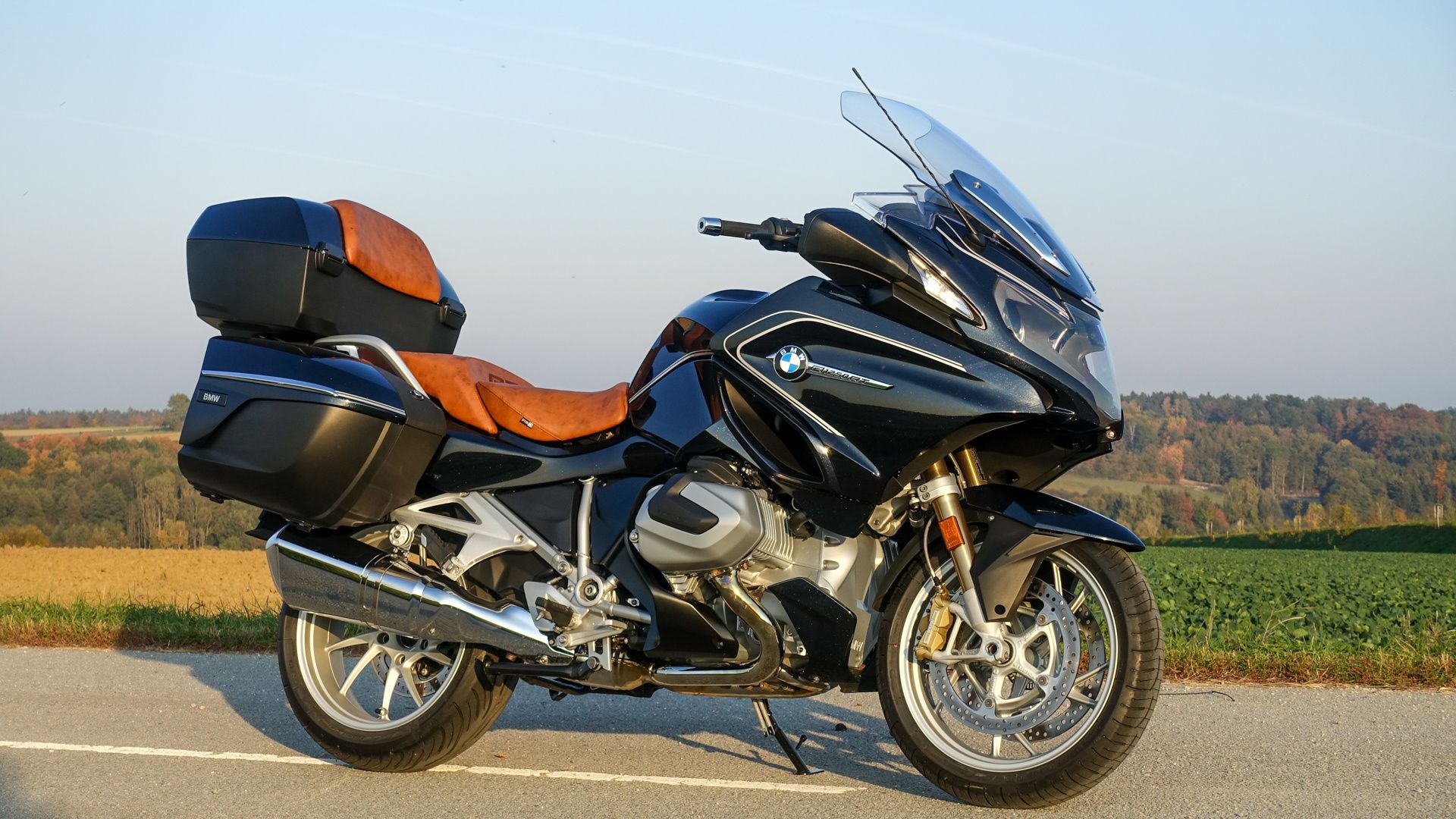 1920x1080 BMW R 1250 RT Wallpaper