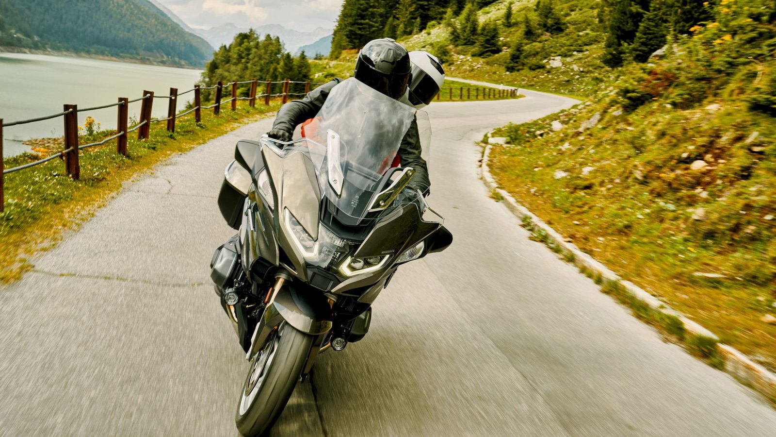 1600x900 The BMW R 1250 RT gets major overhaul ahead of 2021