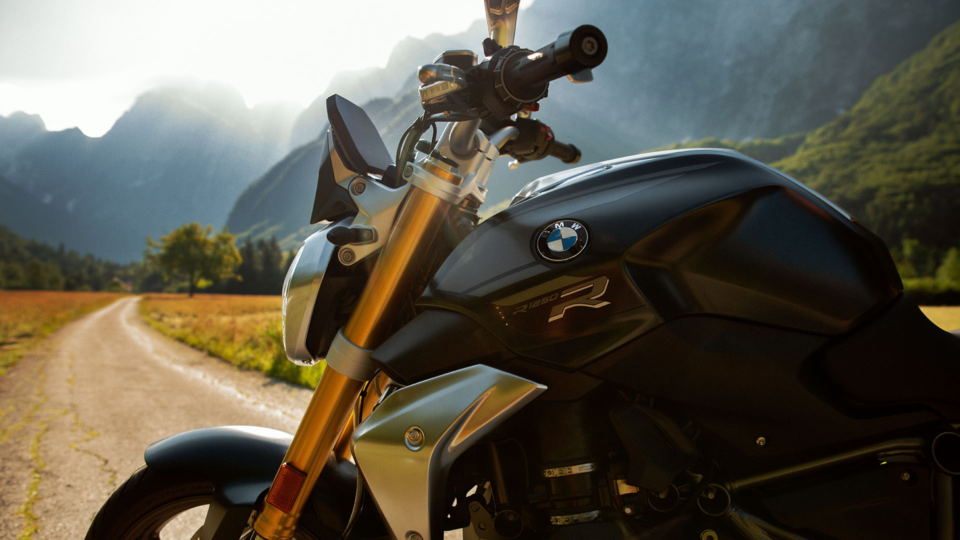 1920x1080 The Top Specs of the 2024 BMW R 1250 RT
