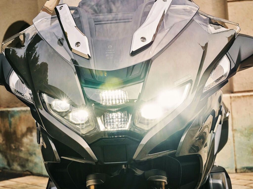 1024x768 The 2021 BMW R 1250 RT Feels Much Better After Shedding Some Bulk