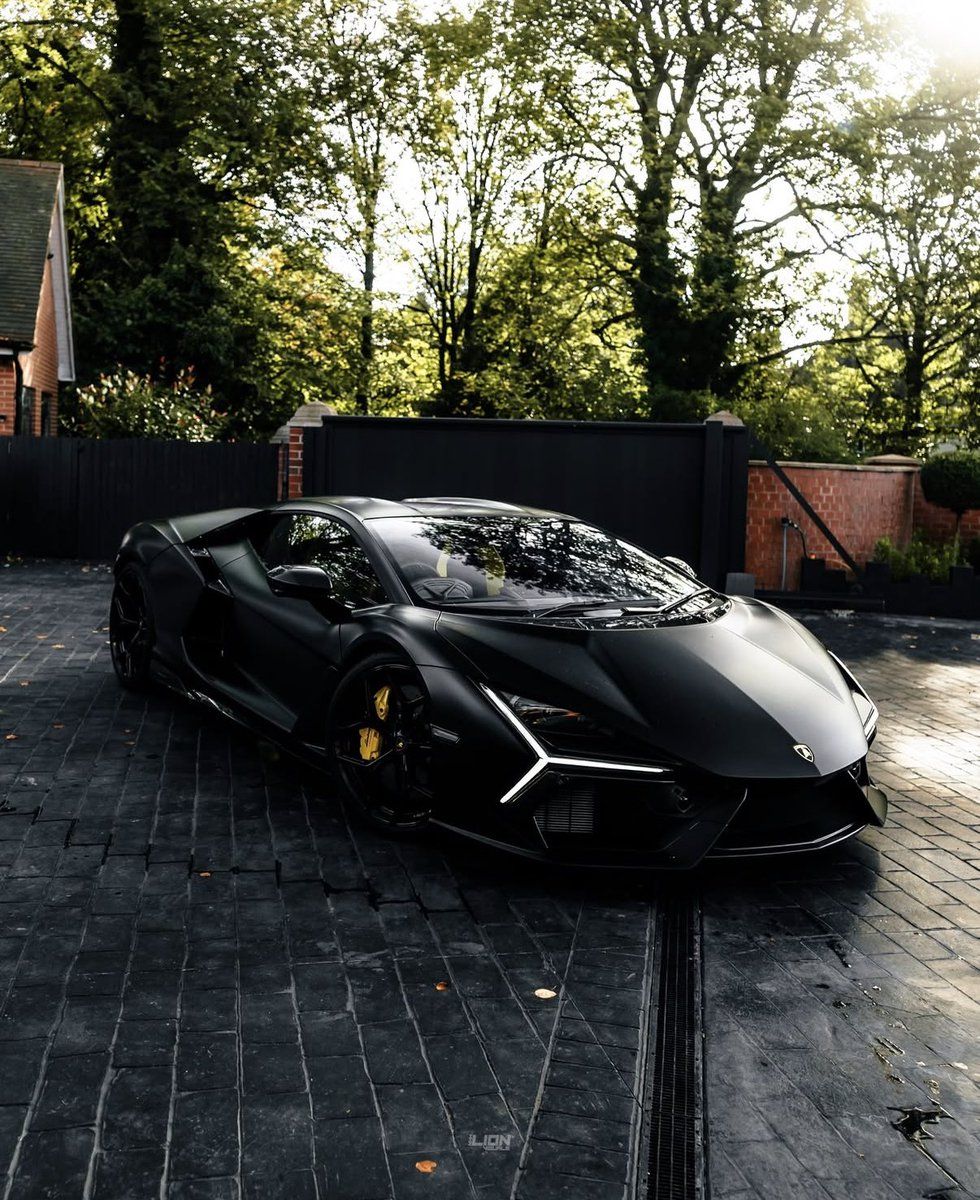 980x1200 Lamborghini Revuelto Satin Black