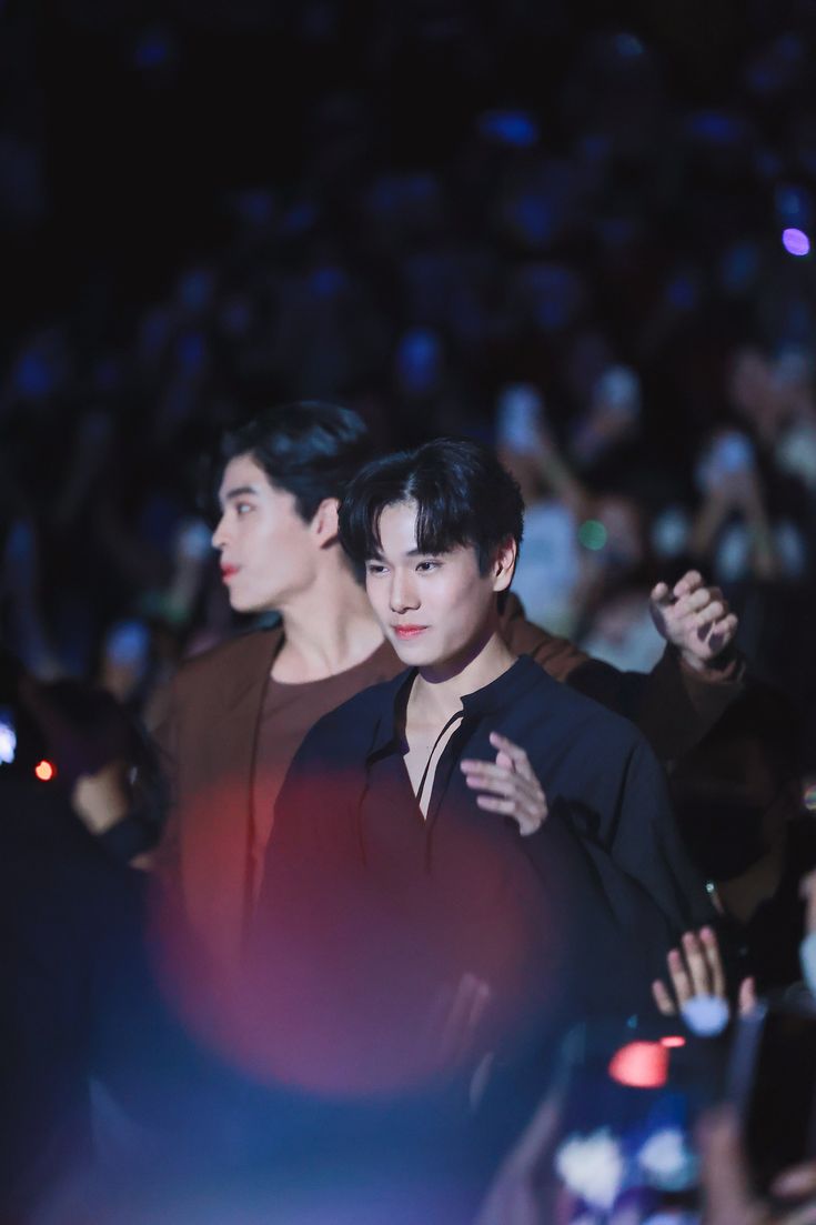 735x1103 Pond Phuwin