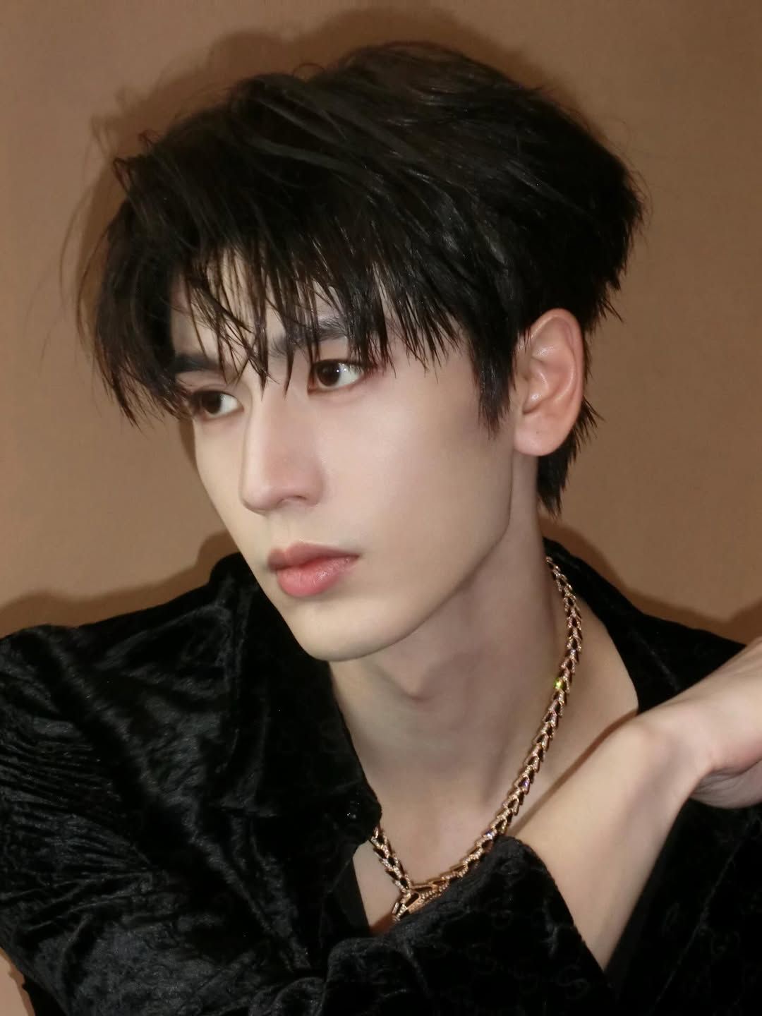1080x1440 Biography of Zhang Linghe, the Leading Man of Chinese Series Pursuit of Jade, a Handsome, Tall Actor with Sharp Features