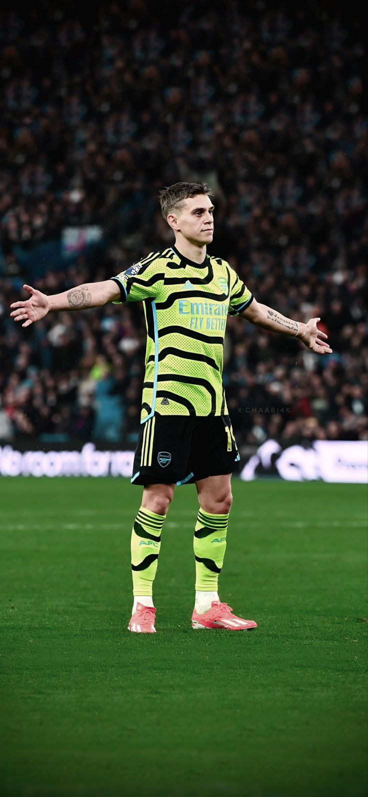 736x1595 Leandro Trossard Wallpaper