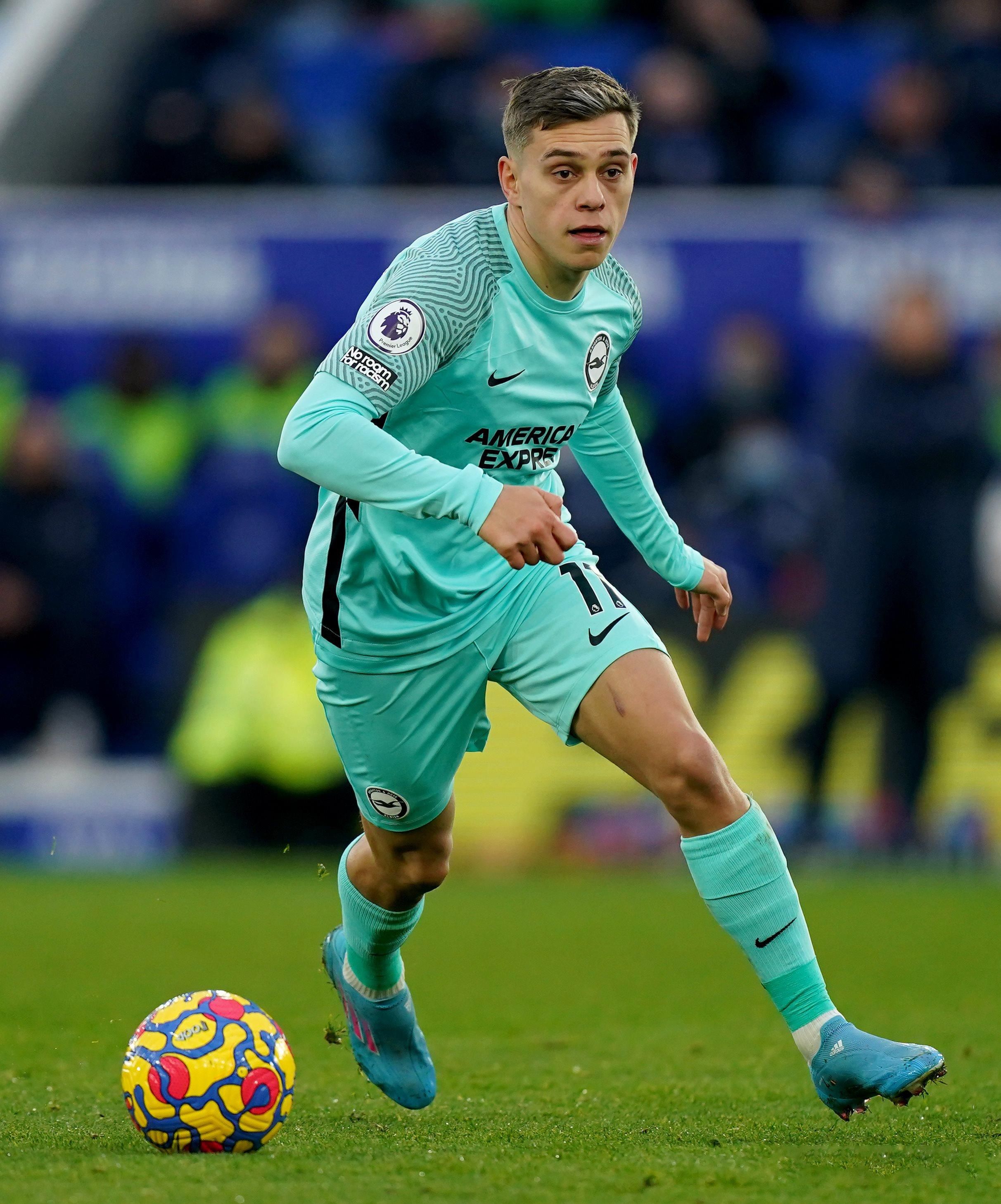 2424x2915 Leandro Trossard Wallpaper