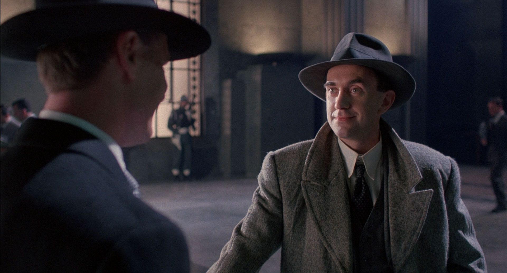 1920x1036 ART CINEMA. Brazil Gilliam. Jonathan Pryce (Samuel Lowry dit Sam), Michael Palin (Jack Lint). Tom Stoppard, Charles McKeown, Michael Kamen, Roger Pratt, Julian Doyle