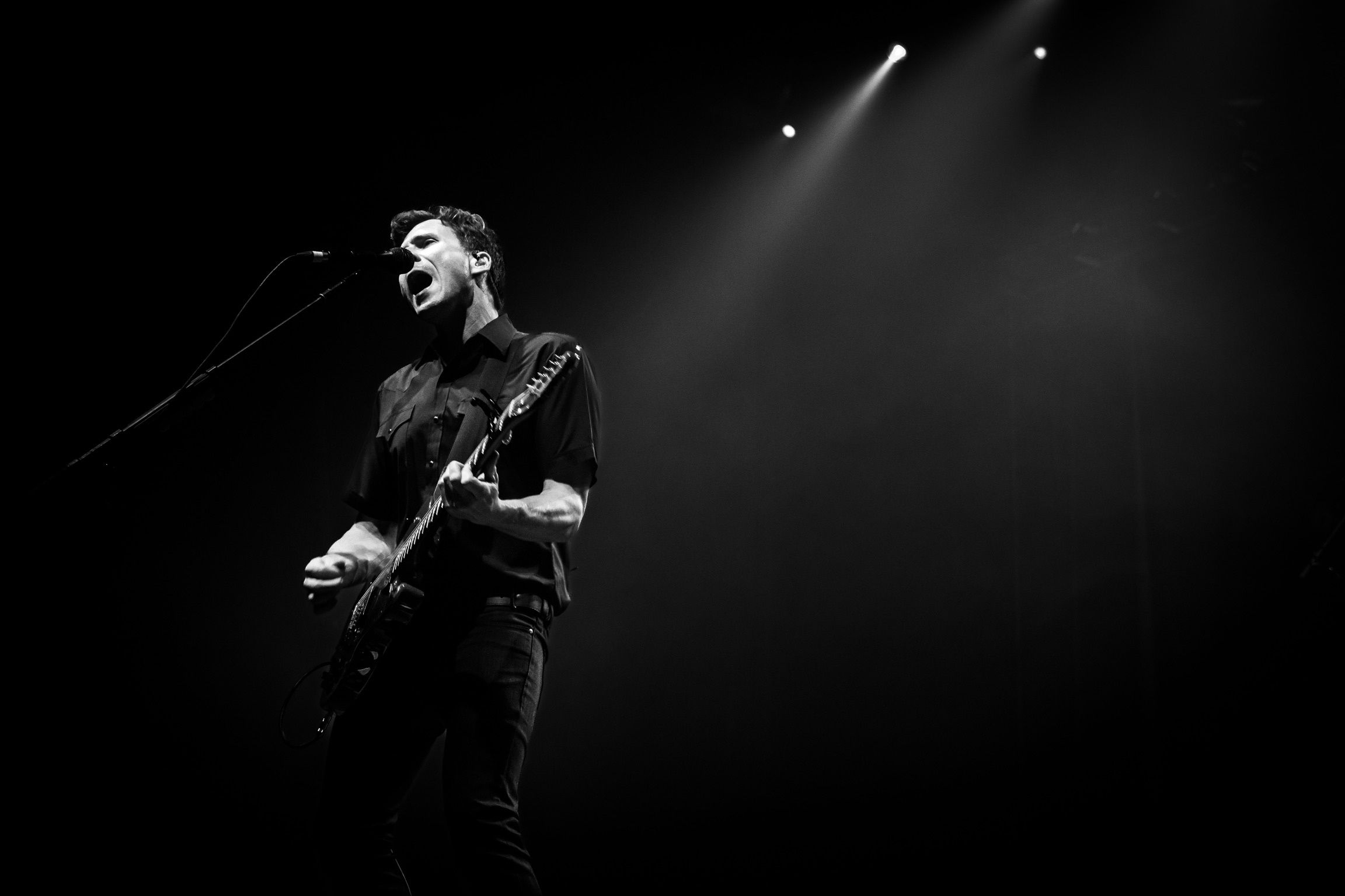 2304x1536 Jimmy Eat World Wallpaper
