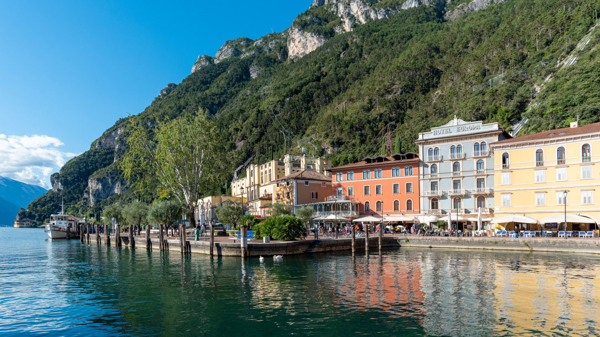 1920x1080 Kleiner Hafen in Riva del Garda / Riva del Garda