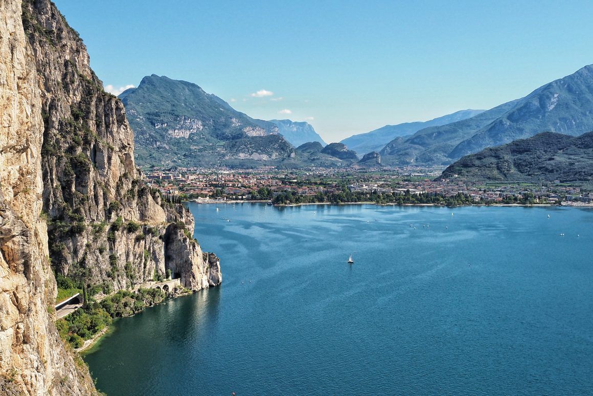 1160x774 Lake Garda. Italy's Largest Lake. Dolomite Mountains Srl