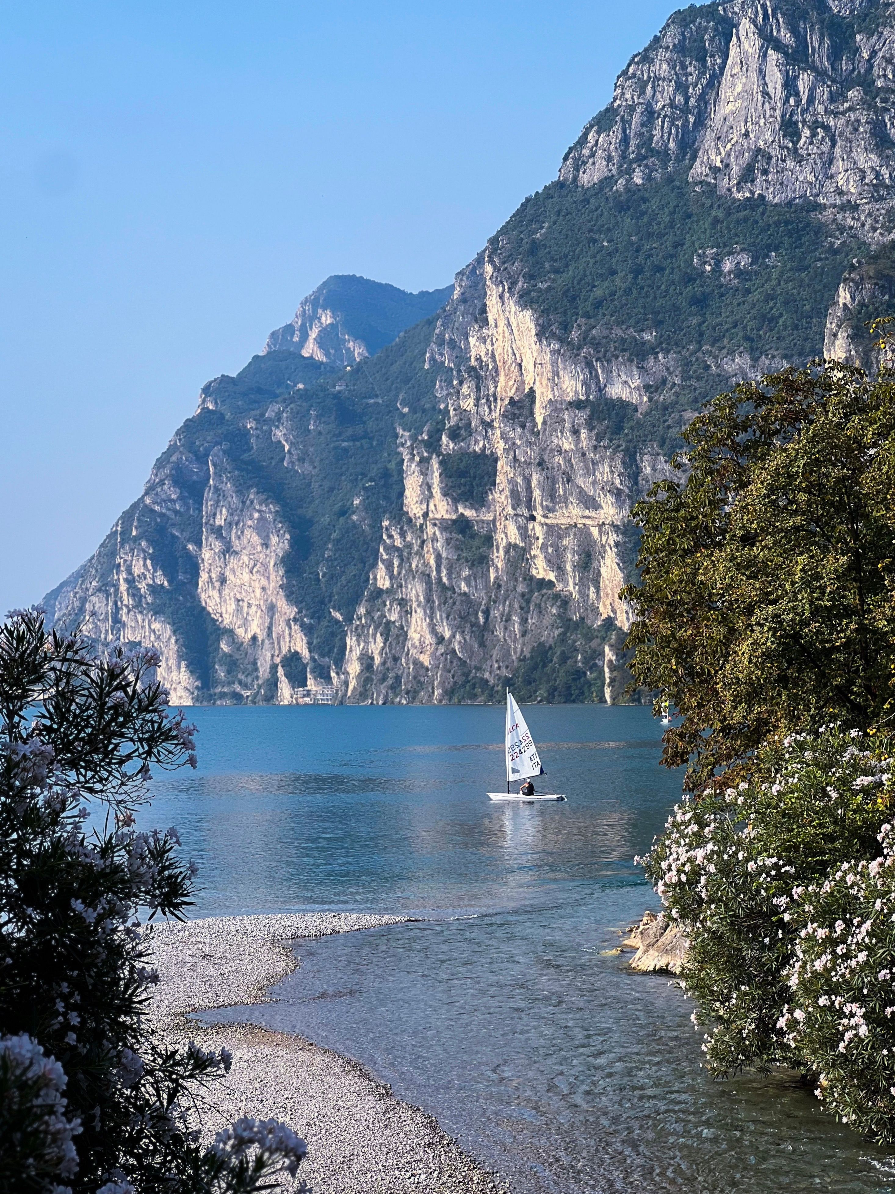 2933x3911 Scenic View of Lake Garda with Sailboat · Free