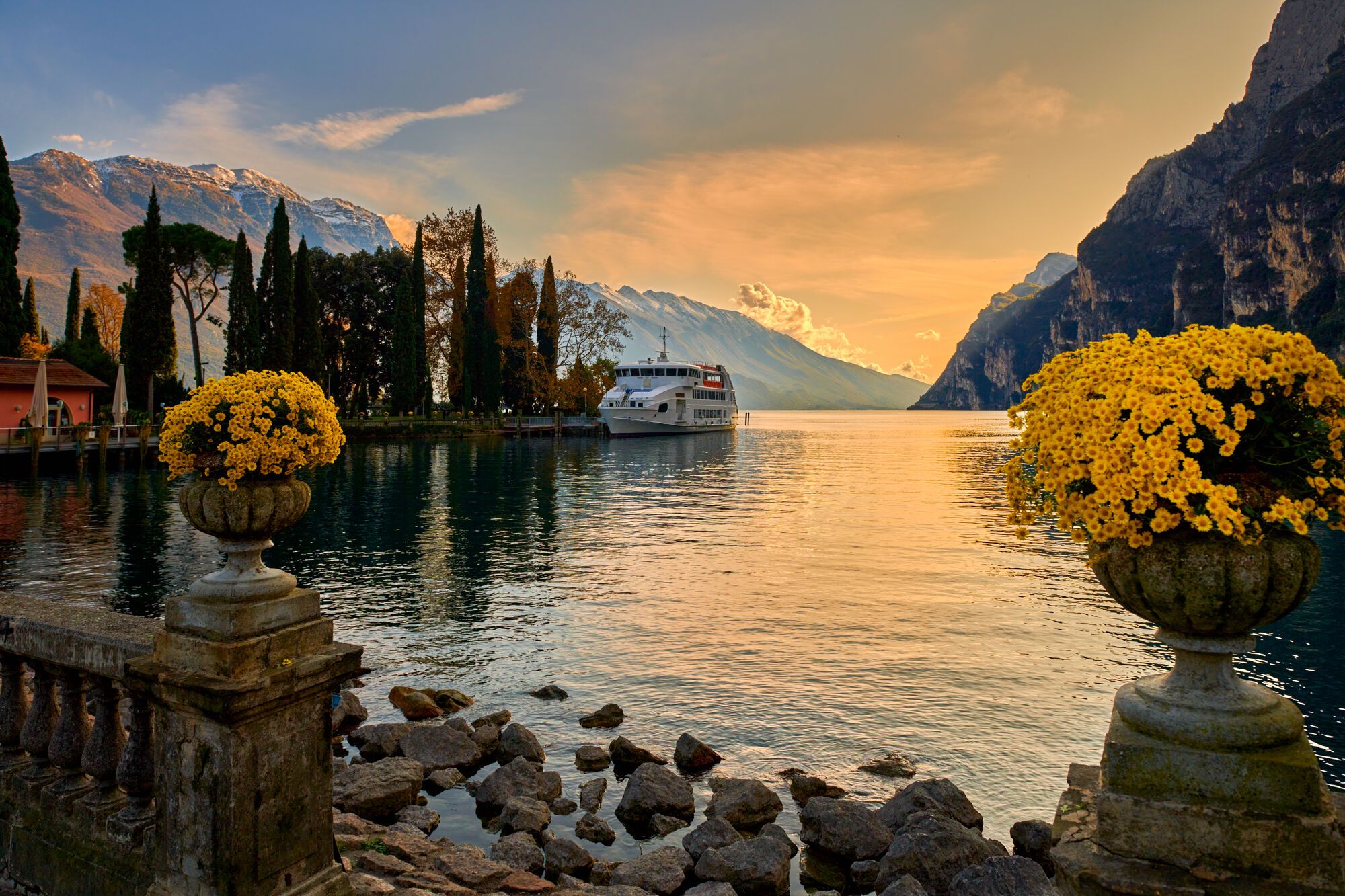 2000x1333 Outdoor holiday at Lake Garda Le Due Torri