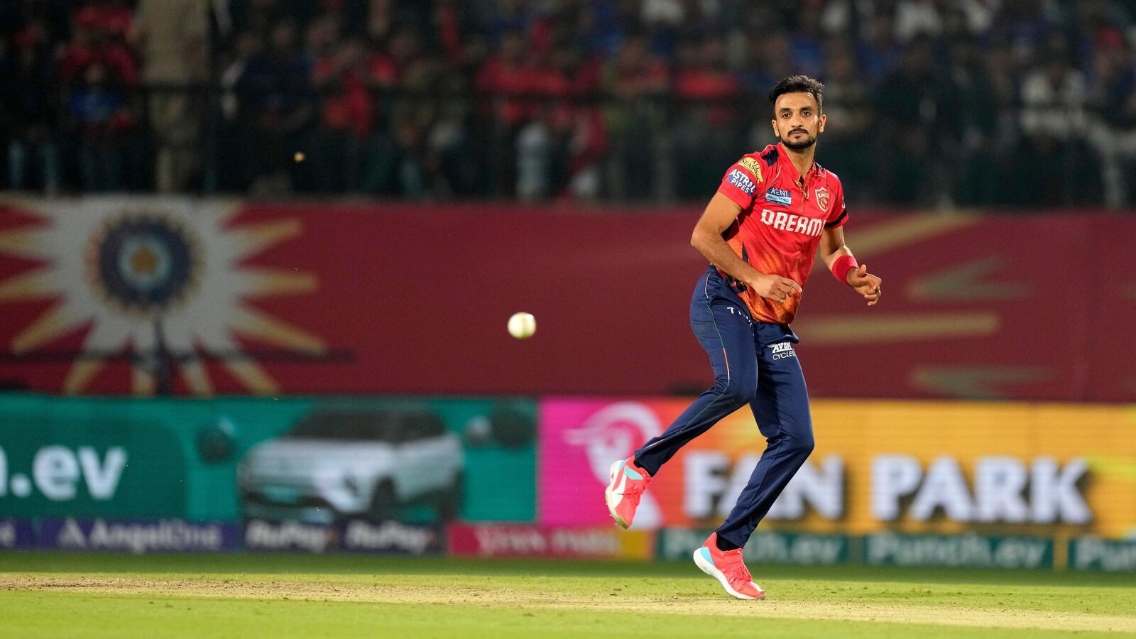 1600x900 IPL 2024 Purple Cap: Harshal Patel back on top of highest wicket takers' list. Check bowlers here