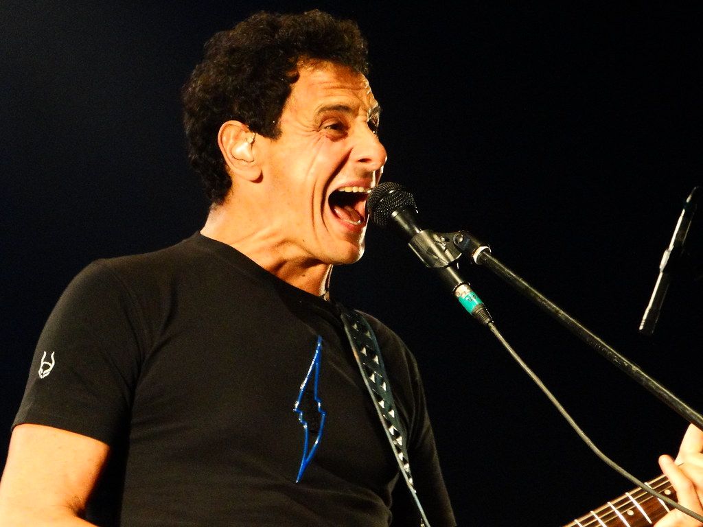 1024x768 Divididos. Vocalista de Divididos, grupo argentino. Canta m