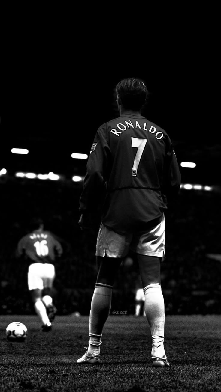 736x1308 Cr7 black wallpaper. Cristiano ronaldo black wallpaper, Foto cristiano, Soccer players