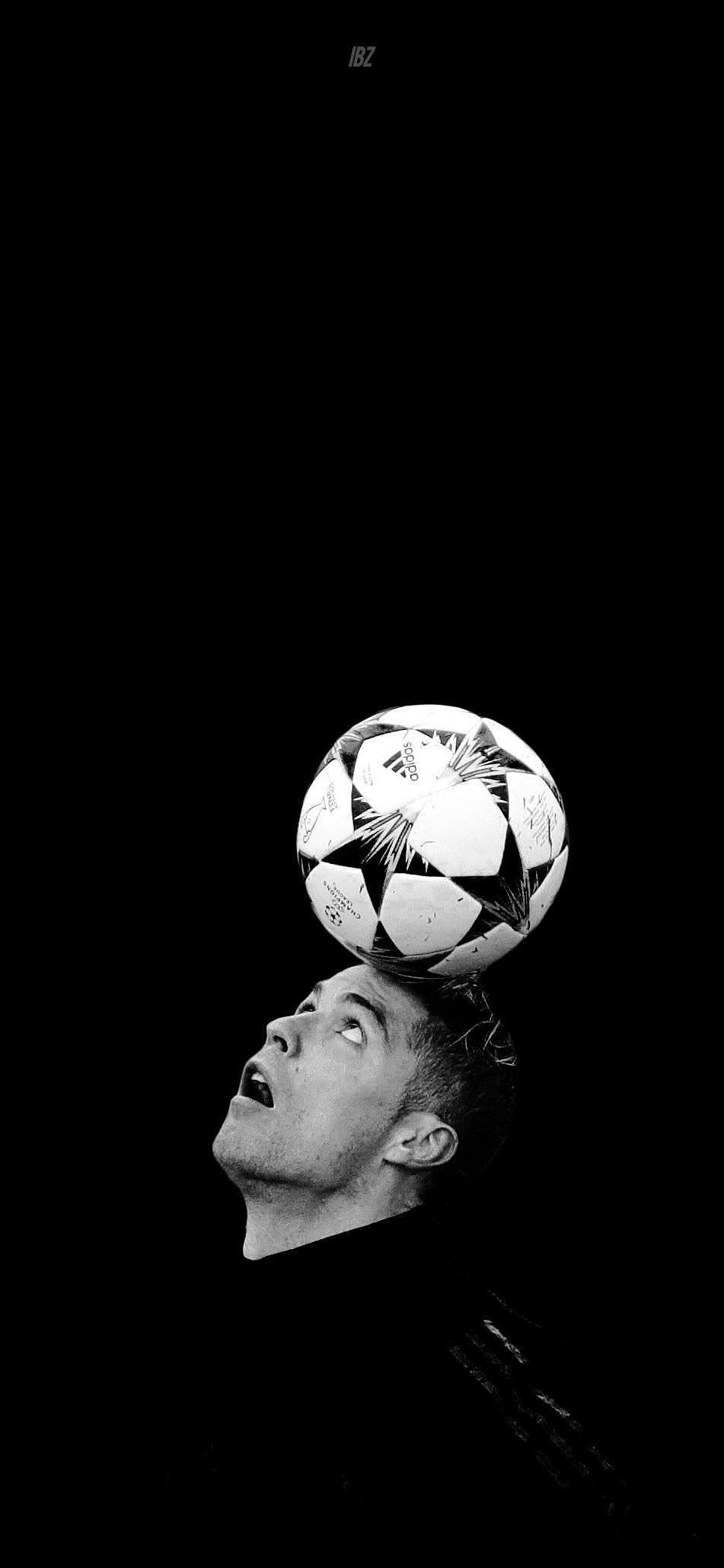 951x2060 Cristiano Ronaldo Black Wallpaper