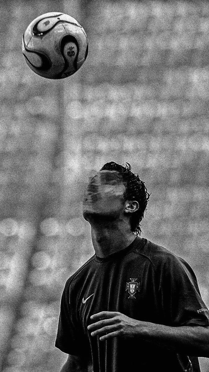 674x1200 Cristiano Ronaldo Black Wallpaper
