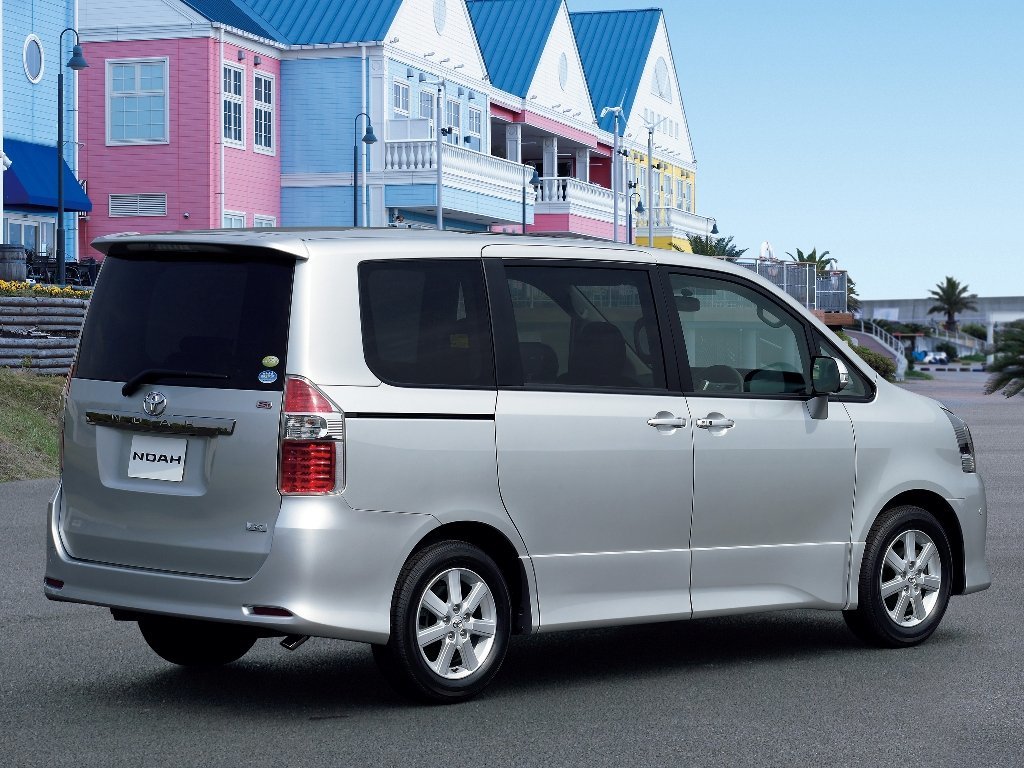 1024x768 All photo, interior and exterior Toyota Noah II R70 Kompaktven 2007
