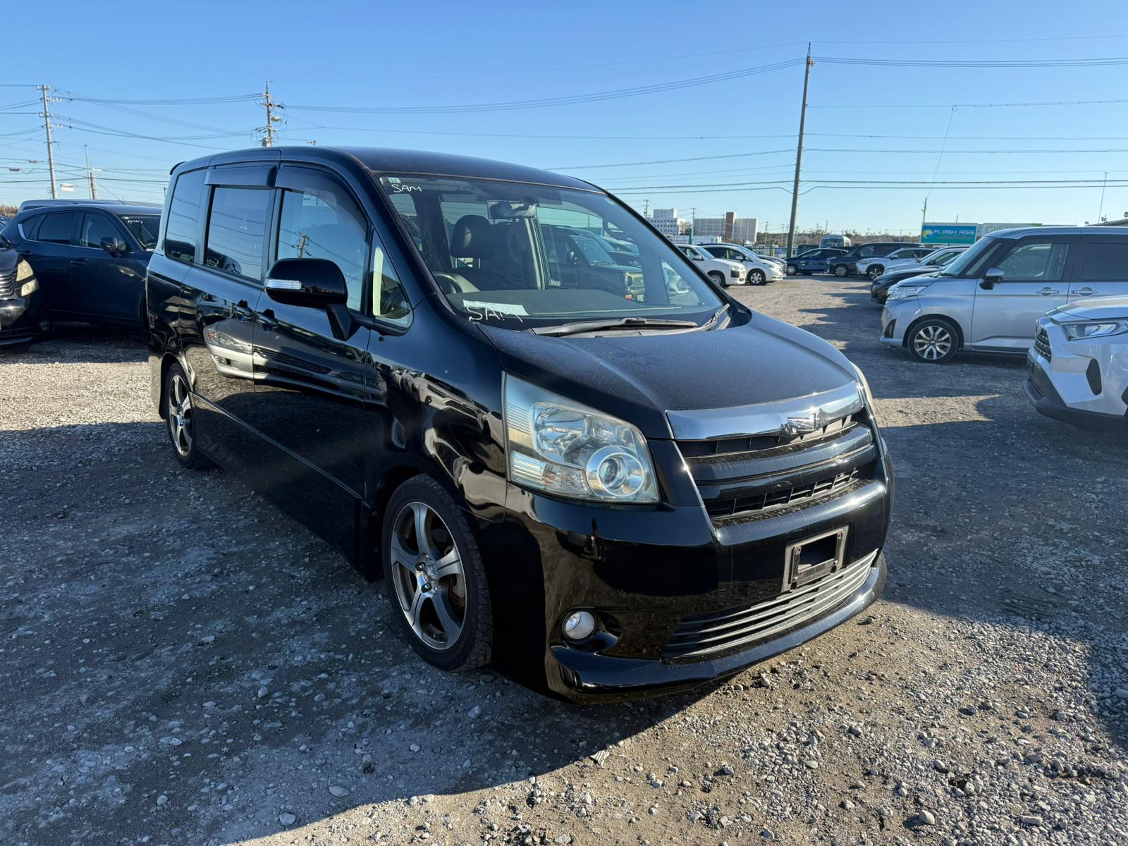 1600x1200 TOYOTA NOAH BT0512008 in Tanzania